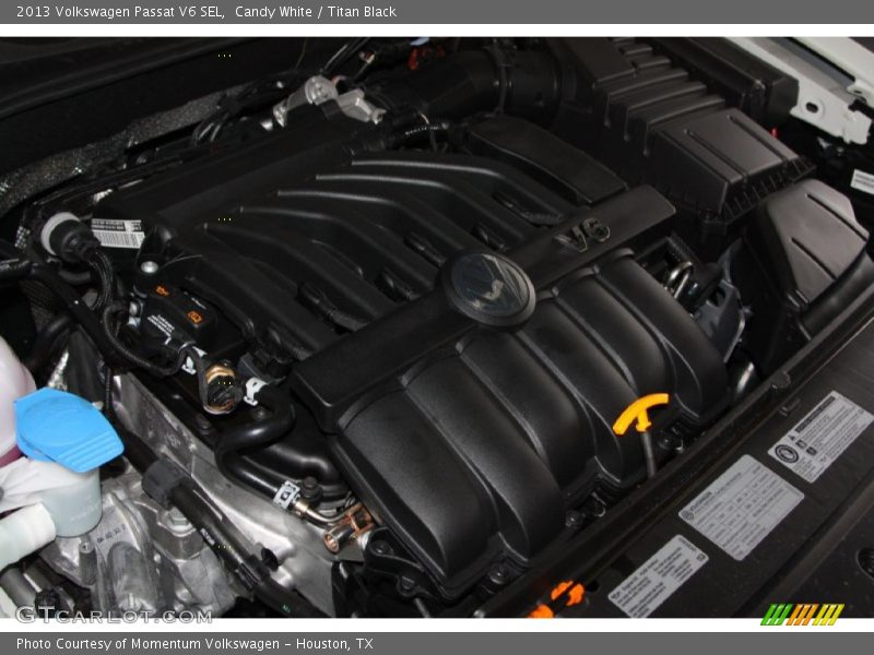 Candy White / Titan Black 2013 Volkswagen Passat V6 SEL