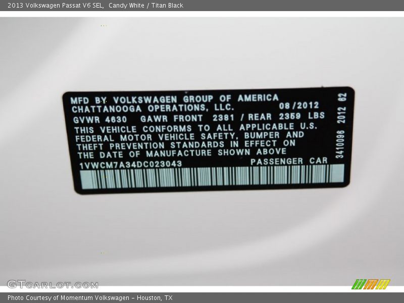Candy White / Titan Black 2013 Volkswagen Passat V6 SEL