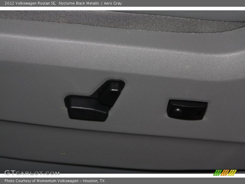 Nocturne Black Metallic / Aero Gray 2012 Volkswagen Routan SE