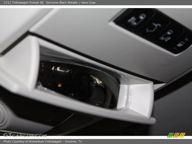 Nocturne Black Metallic / Aero Gray 2012 Volkswagen Routan SE