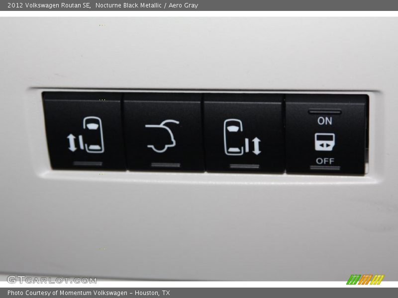 Nocturne Black Metallic / Aero Gray 2012 Volkswagen Routan SE