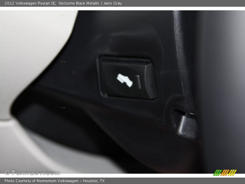Nocturne Black Metallic / Aero Gray 2012 Volkswagen Routan SE