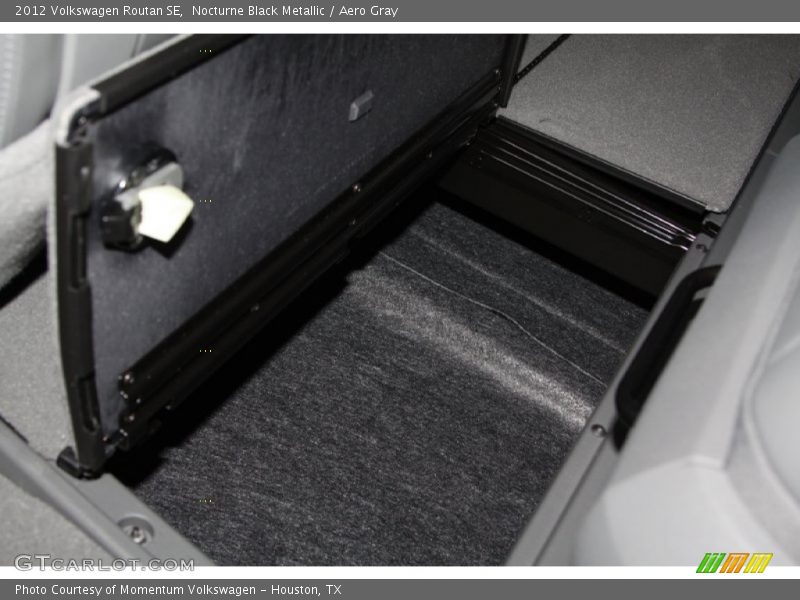 Nocturne Black Metallic / Aero Gray 2012 Volkswagen Routan SE