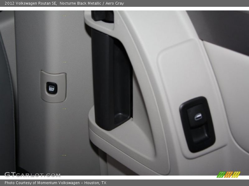 Nocturne Black Metallic / Aero Gray 2012 Volkswagen Routan SE
