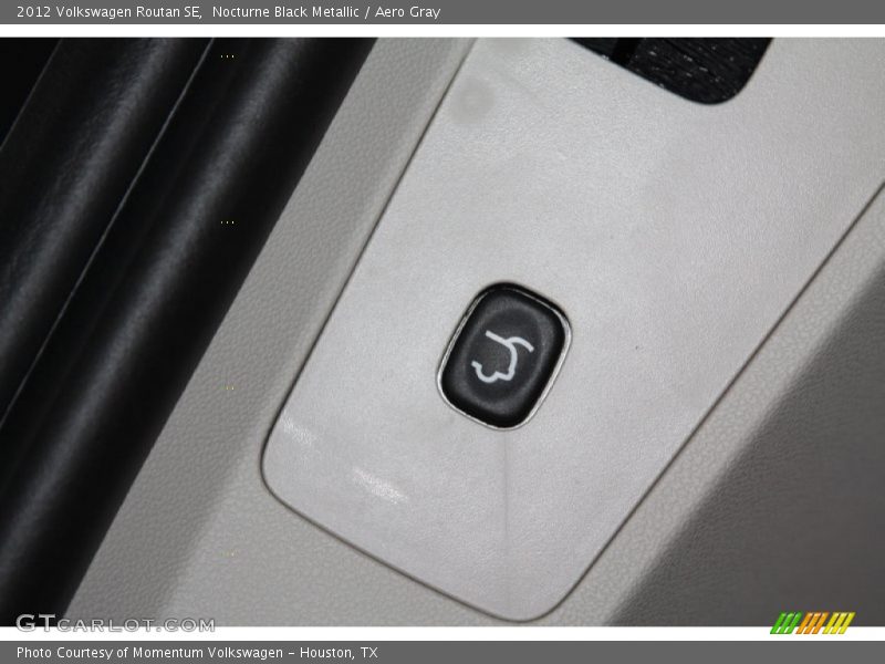 Nocturne Black Metallic / Aero Gray 2012 Volkswagen Routan SE