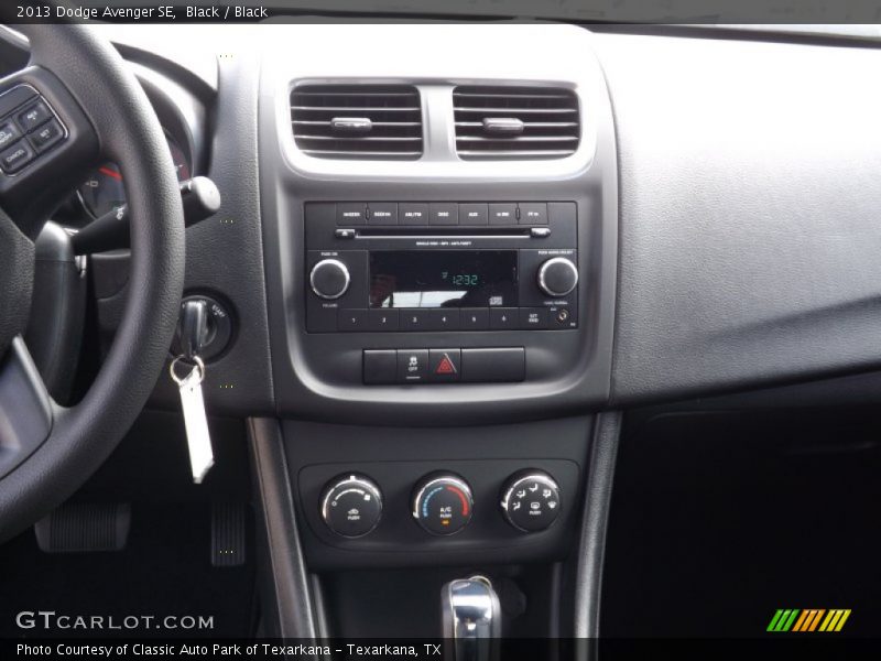 Black / Black 2013 Dodge Avenger SE