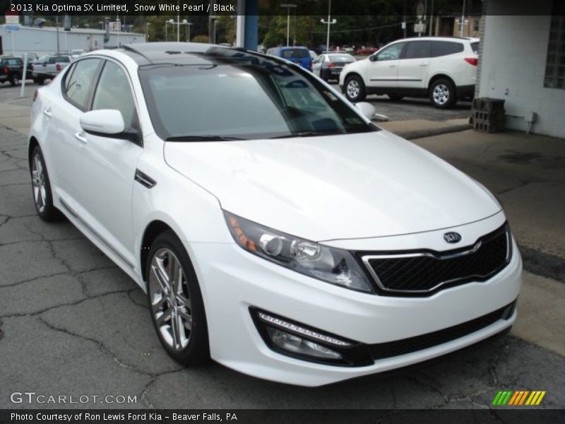 Front 3/4 View of 2013 Optima SX Limited