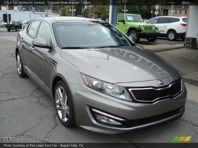 Front 3/4 View of 2013 Optima SX Limited