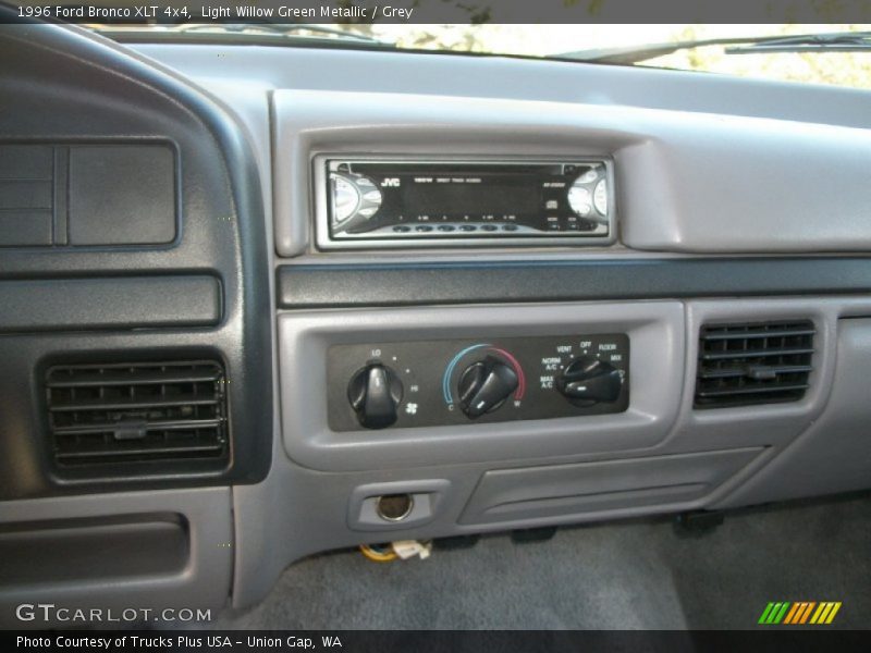 Light Willow Green Metallic / Grey 1996 Ford Bronco XLT 4x4
