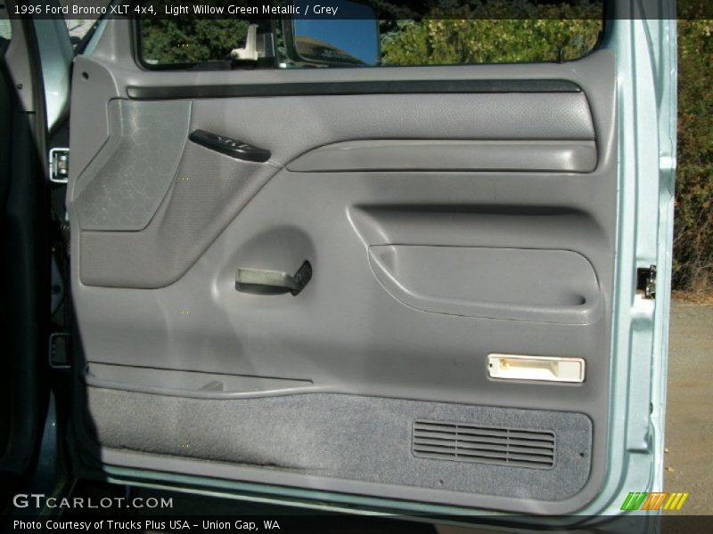 Door Panel of 1996 Bronco XLT 4x4