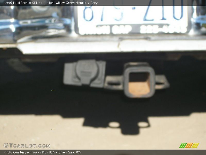 Light Willow Green Metallic / Grey 1996 Ford Bronco XLT 4x4