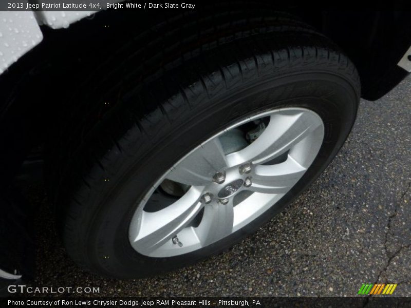 Bright White / Dark Slate Gray 2013 Jeep Patriot Latitude 4x4