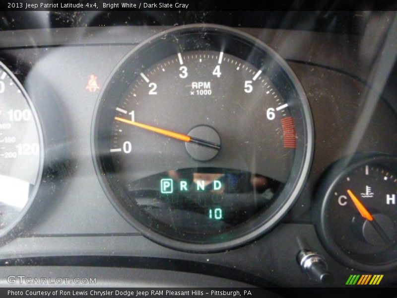 Bright White / Dark Slate Gray 2013 Jeep Patriot Latitude 4x4