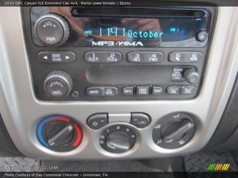 Controls of 2010 Canyon SLE Extended Cab 4x4