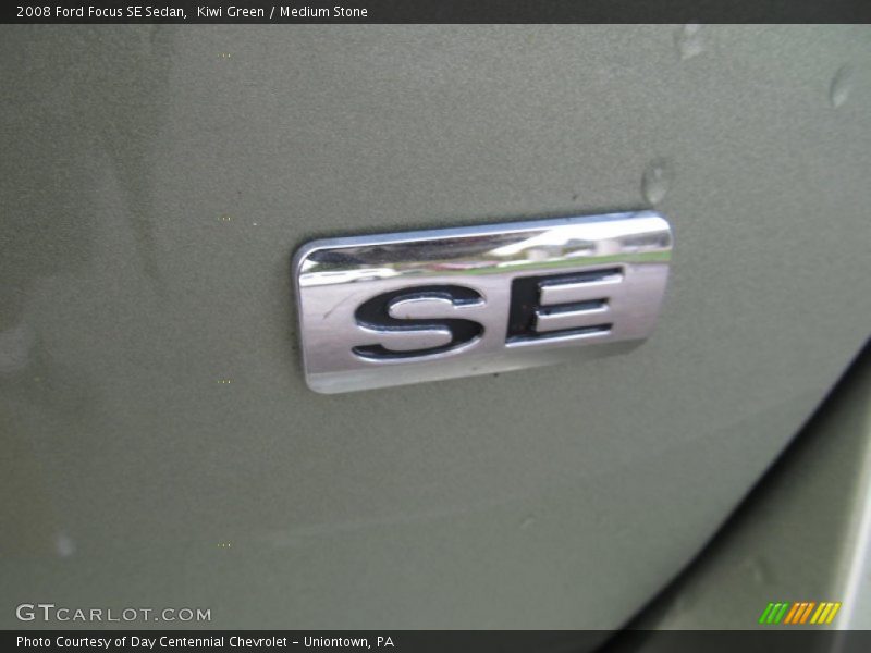 Kiwi Green / Medium Stone 2008 Ford Focus SE Sedan