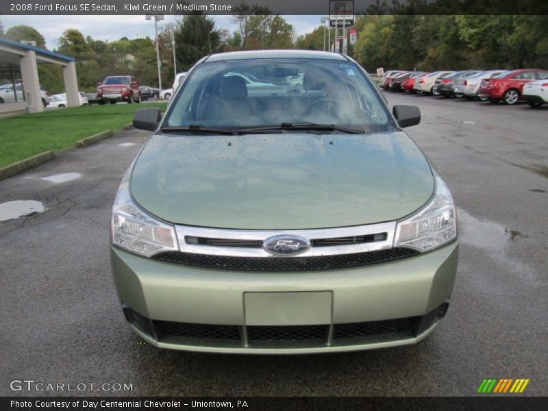 Kiwi Green / Medium Stone 2008 Ford Focus SE Sedan