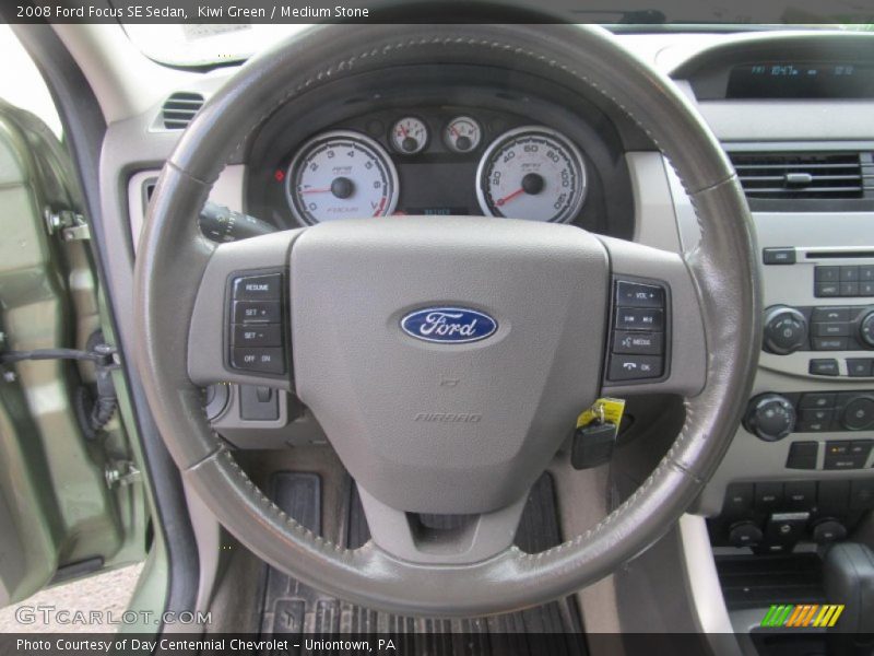 Kiwi Green / Medium Stone 2008 Ford Focus SE Sedan