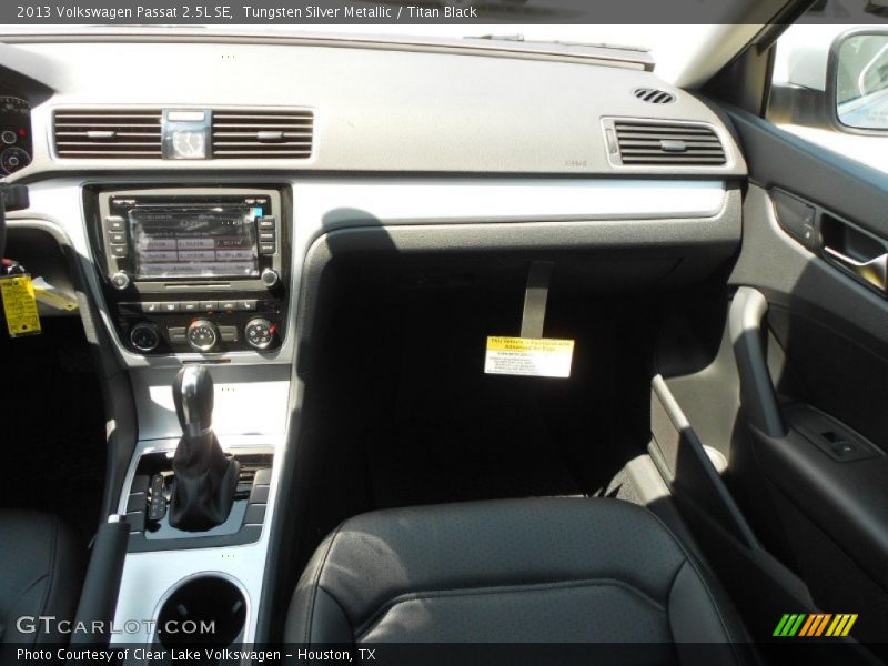 Tungsten Silver Metallic / Titan Black 2013 Volkswagen Passat 2.5L SE