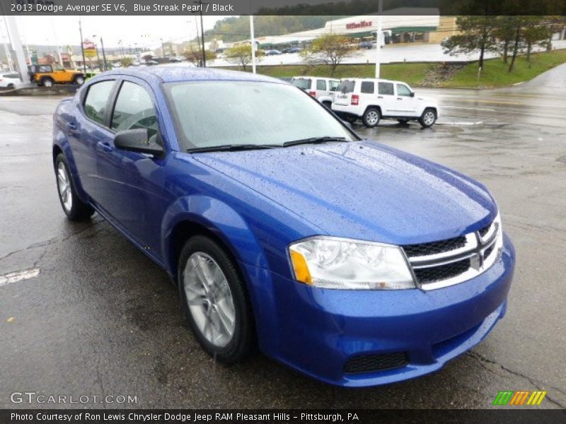 Front 3/4 View of 2013 Avenger SE V6