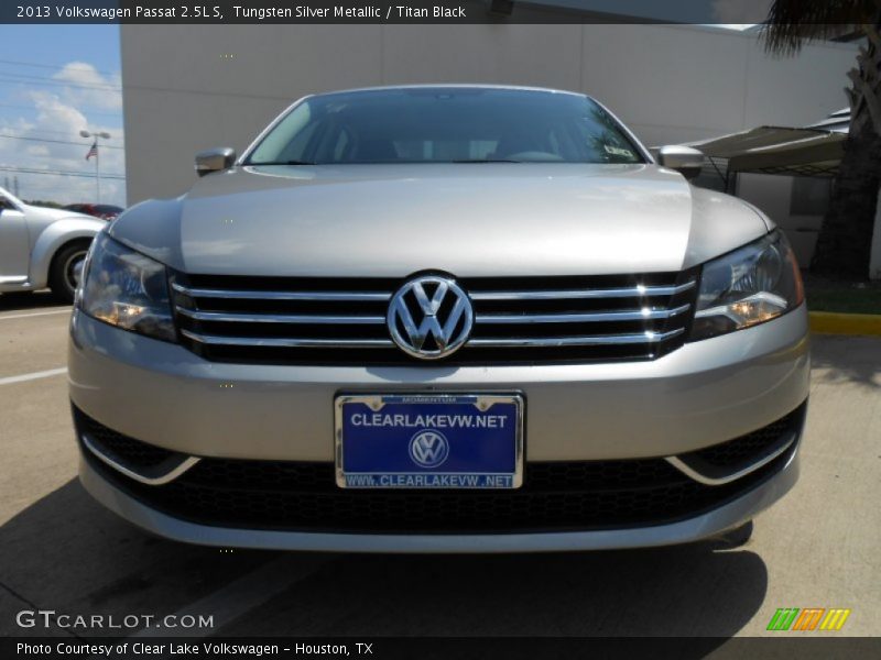 Tungsten Silver Metallic / Titan Black 2013 Volkswagen Passat 2.5L S