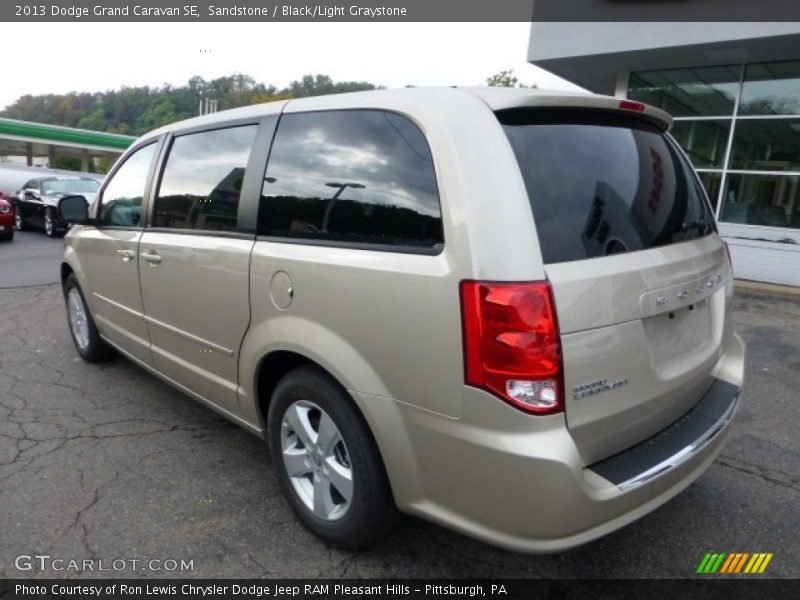 Sandstone / Black/Light Graystone 2013 Dodge Grand Caravan SE