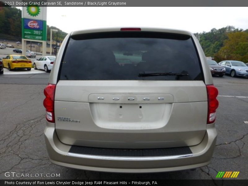Sandstone / Black/Light Graystone 2013 Dodge Grand Caravan SE