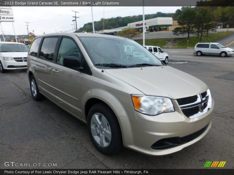 Sandstone / Black/Light Graystone 2013 Dodge Grand Caravan SE