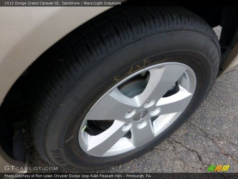 Sandstone / Black/Light Graystone 2013 Dodge Grand Caravan SE