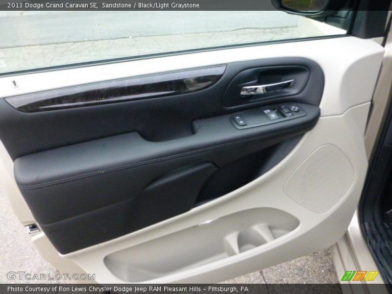 Sandstone / Black/Light Graystone 2013 Dodge Grand Caravan SE