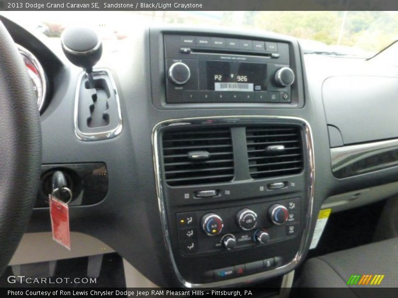 Sandstone / Black/Light Graystone 2013 Dodge Grand Caravan SE