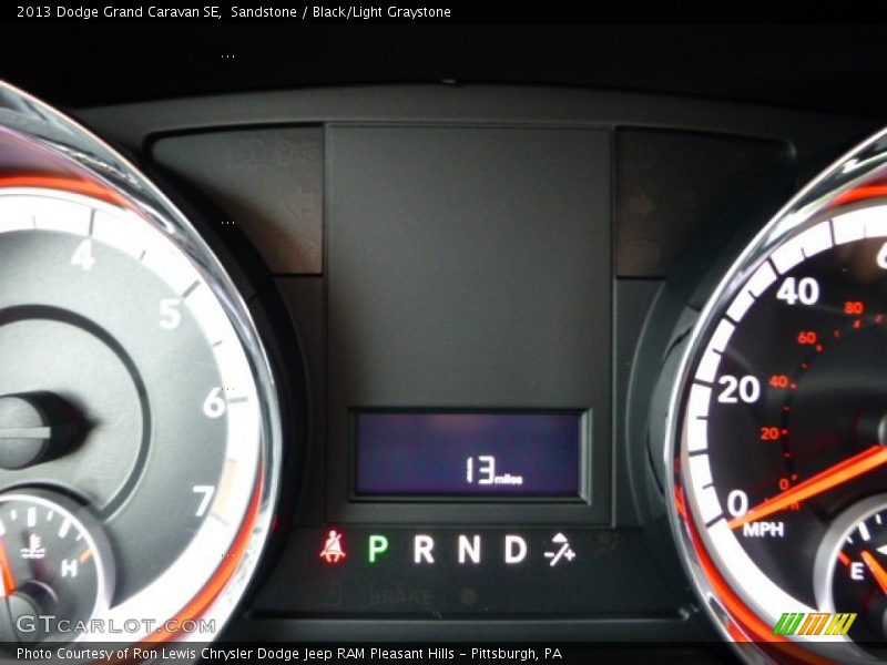 Sandstone / Black/Light Graystone 2013 Dodge Grand Caravan SE