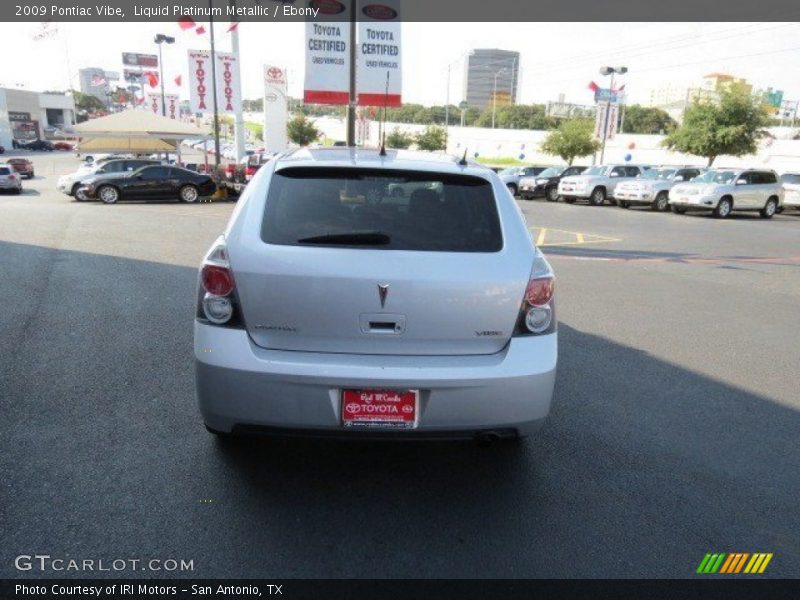 Liquid Platinum Metallic / Ebony 2009 Pontiac Vibe