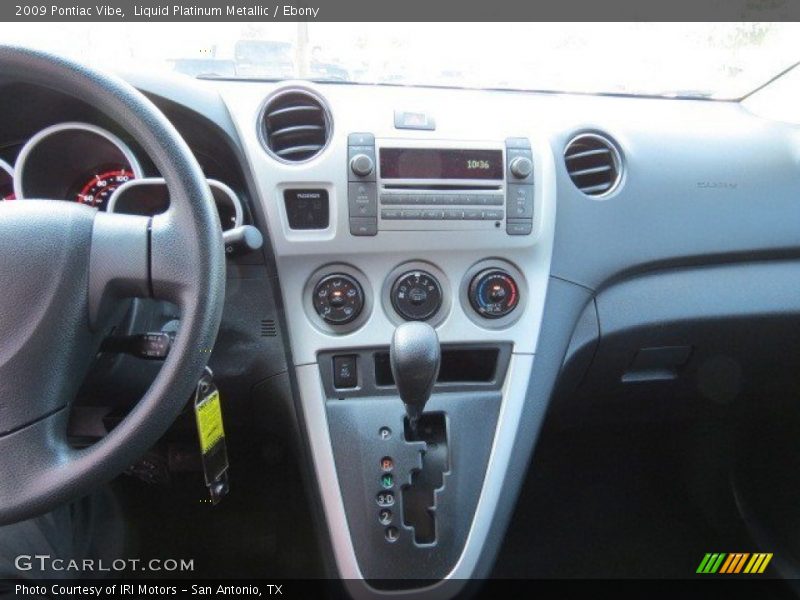 Liquid Platinum Metallic / Ebony 2009 Pontiac Vibe