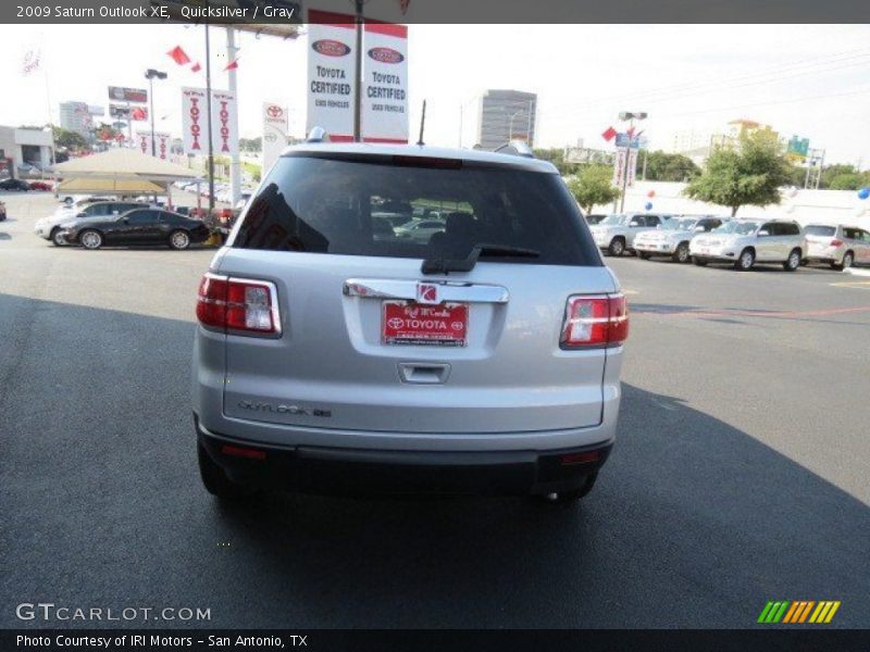 Quicksilver / Gray 2009 Saturn Outlook XE