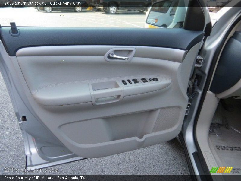 Quicksilver / Gray 2009 Saturn Outlook XE