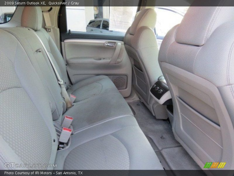 Quicksilver / Gray 2009 Saturn Outlook XE