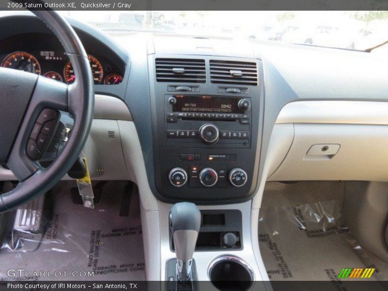 Quicksilver / Gray 2009 Saturn Outlook XE