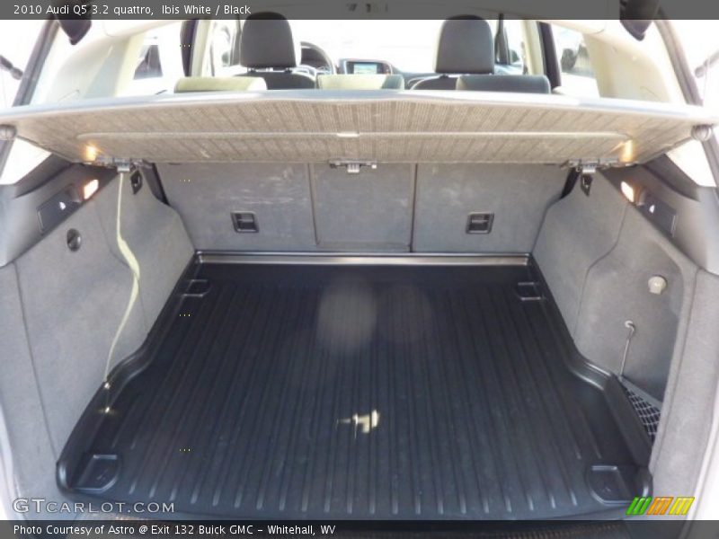 Ibis White / Black 2010 Audi Q5 3.2 quattro