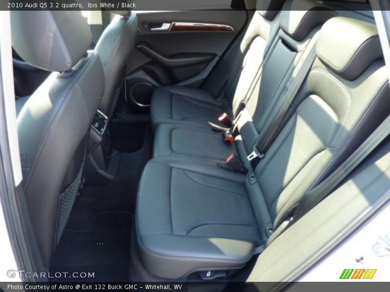 Ibis White / Black 2010 Audi Q5 3.2 quattro