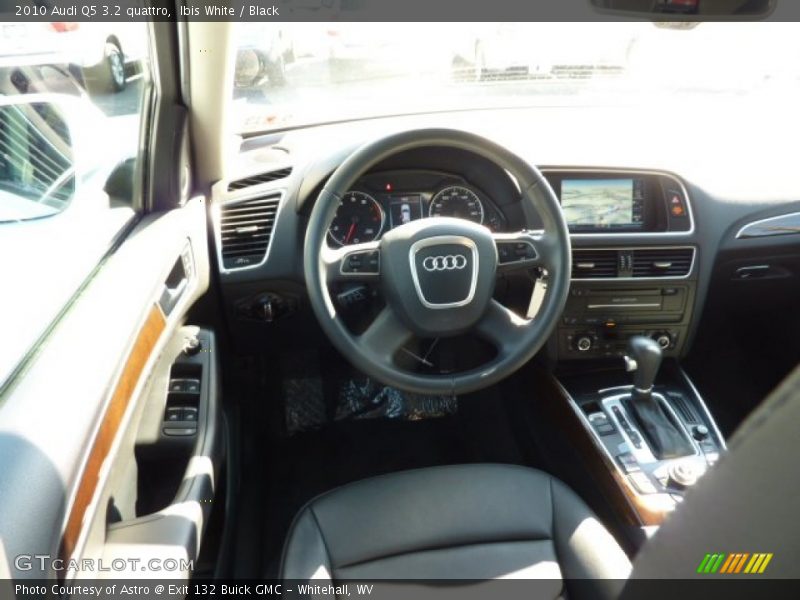 Ibis White / Black 2010 Audi Q5 3.2 quattro