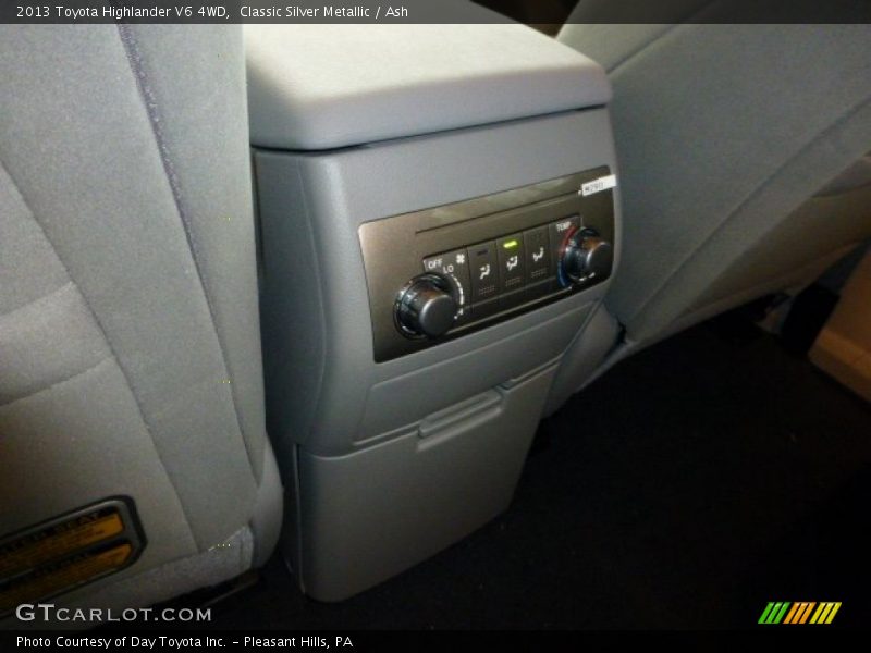 Classic Silver Metallic / Ash 2013 Toyota Highlander V6 4WD