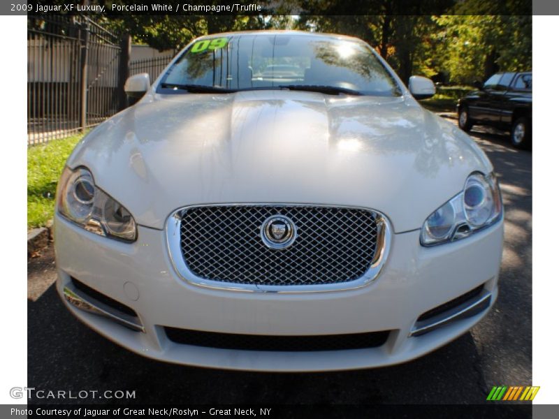 Porcelain White / Champagne/Truffle 2009 Jaguar XF Luxury