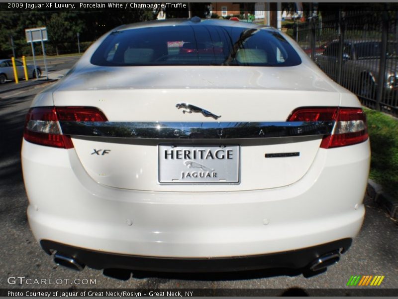 Porcelain White / Champagne/Truffle 2009 Jaguar XF Luxury