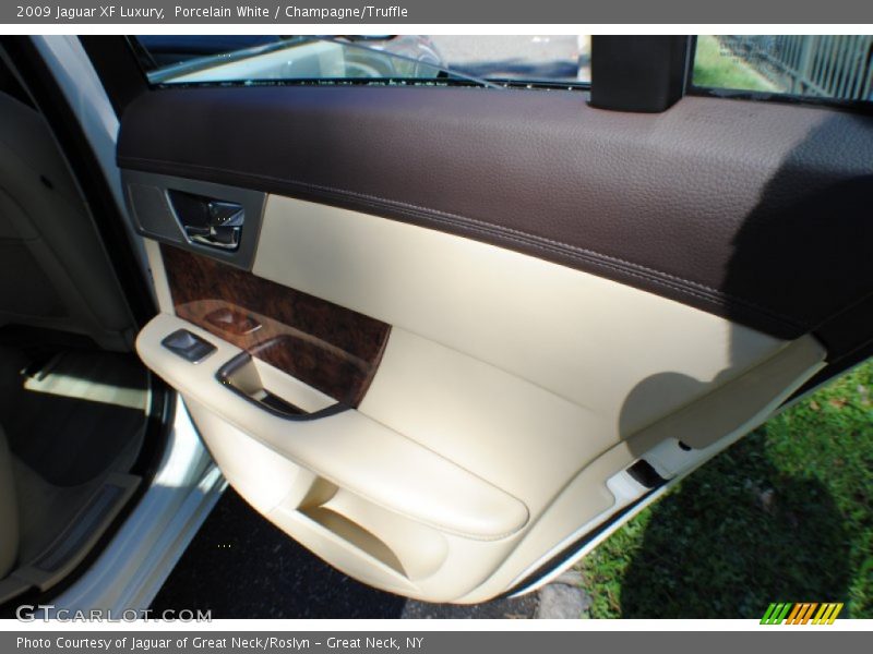 Porcelain White / Champagne/Truffle 2009 Jaguar XF Luxury