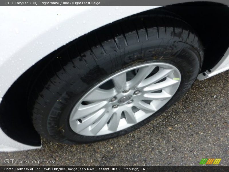 Bright White / Black/Light Frost Beige 2013 Chrysler 300