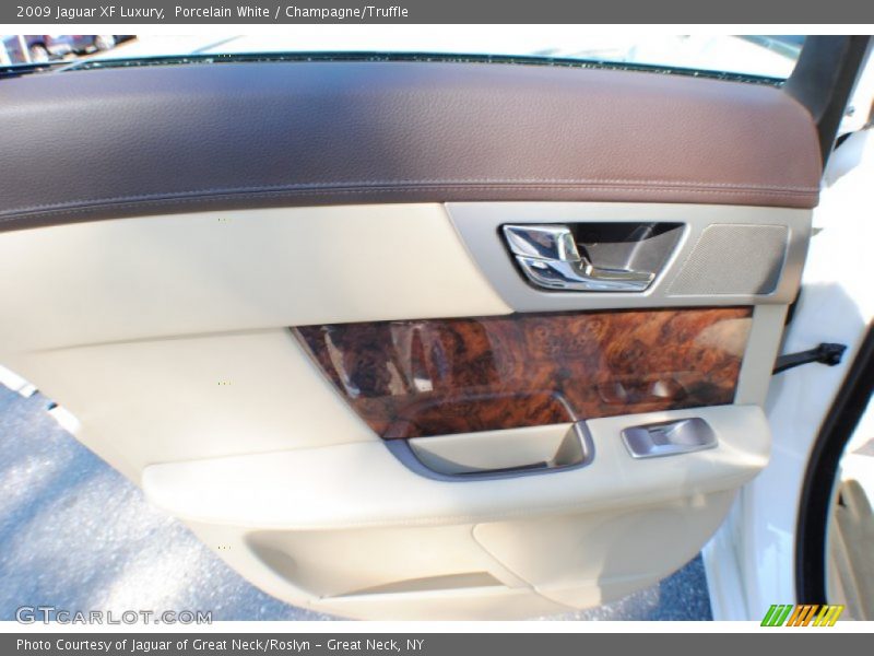 Porcelain White / Champagne/Truffle 2009 Jaguar XF Luxury