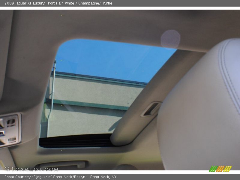 Porcelain White / Champagne/Truffle 2009 Jaguar XF Luxury