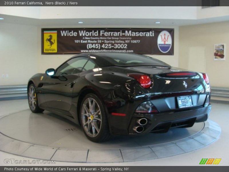 Nero (Black) / Nero 2010 Ferrari California
