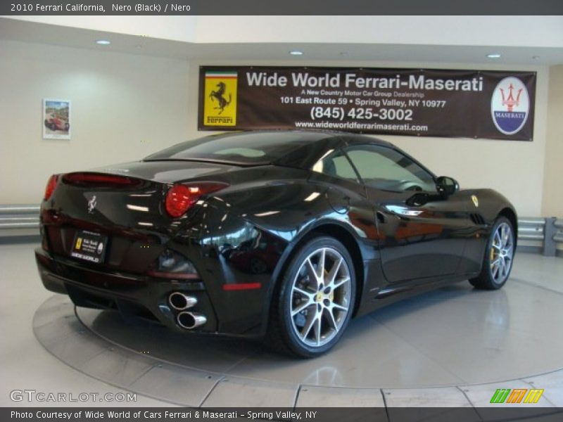 Nero (Black) / Nero 2010 Ferrari California