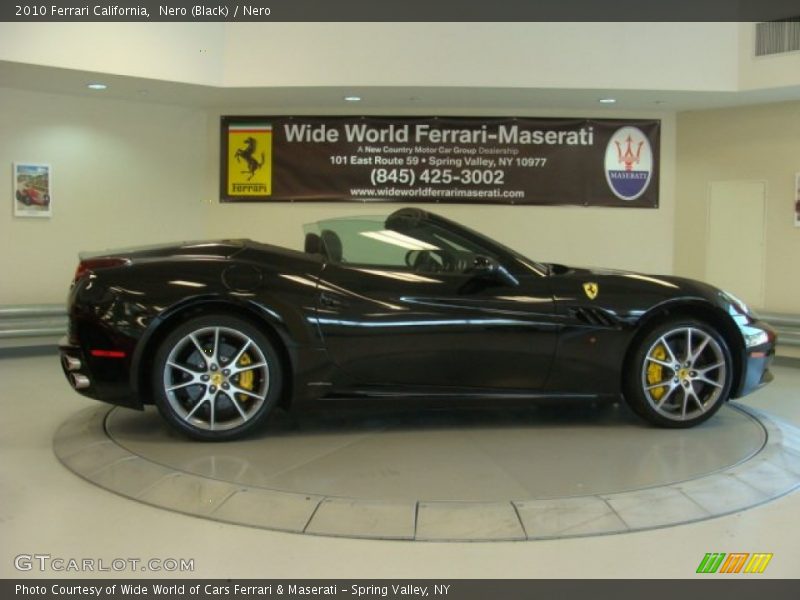 Nero (Black) / Nero 2010 Ferrari California
